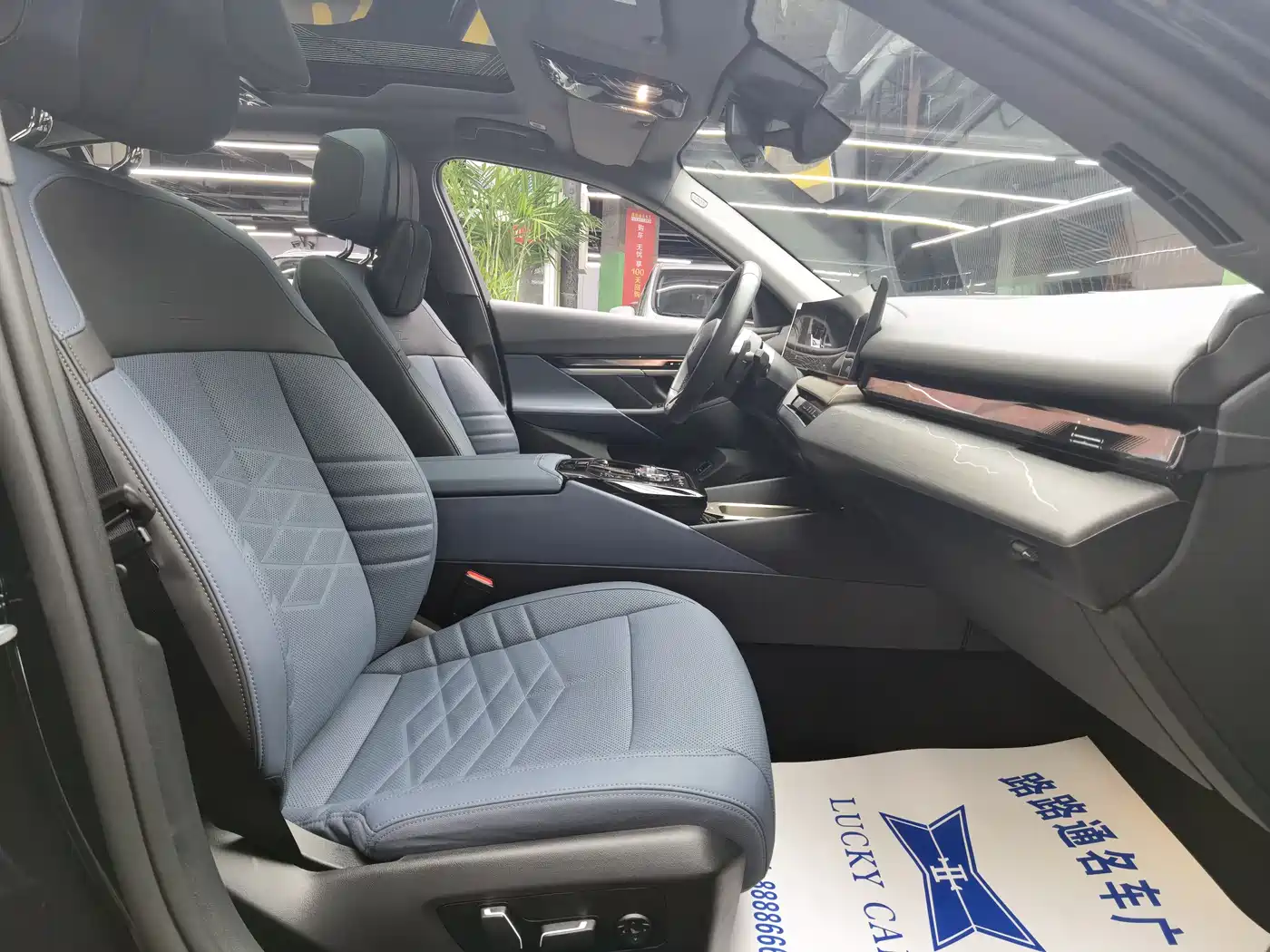BMW 5 Series 2025 530Li Premium M Sport Package фото 8