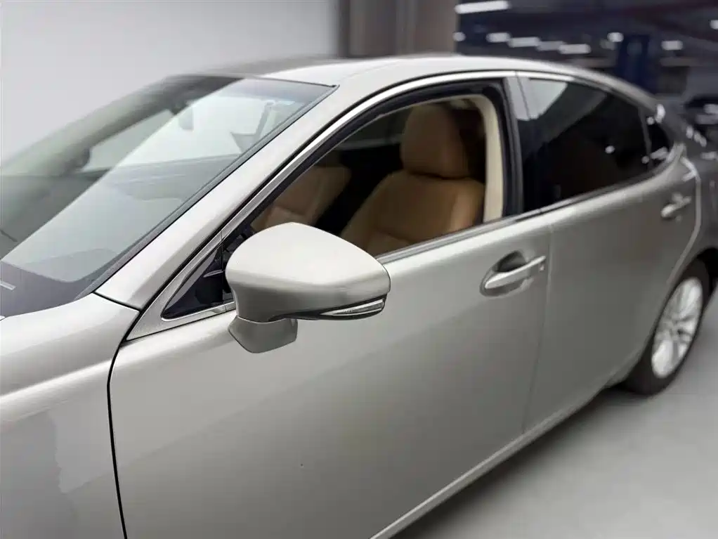 Lexus ES 2015 200 Elite Edition фото 12