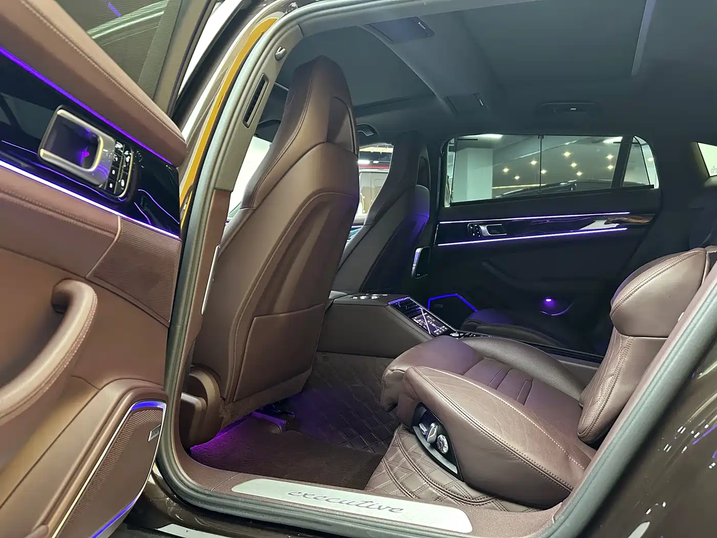 Porsche Panamera 2017 Panamera 4 Executive Long Wheelbase 3.0T фото 11