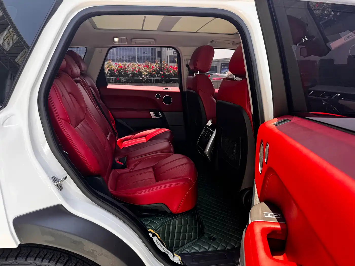 Land Rover Range Rover Sport 2016 Model 2.0 GTDi HSE фото 13
