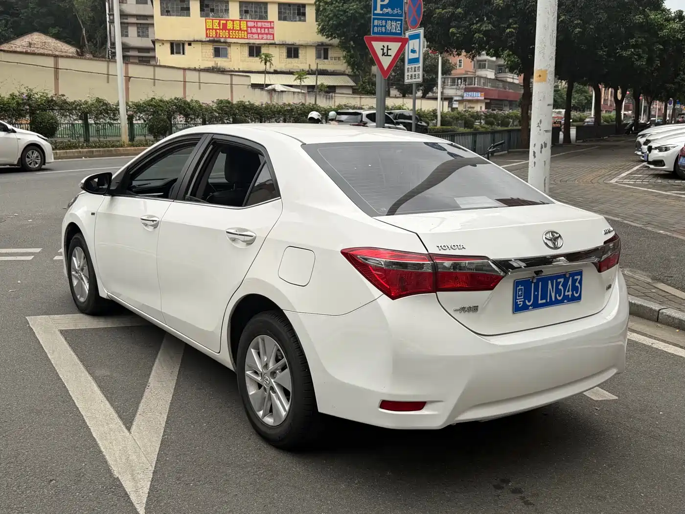 Toyota Corolla 2017 1.6L CVT GL фото 4