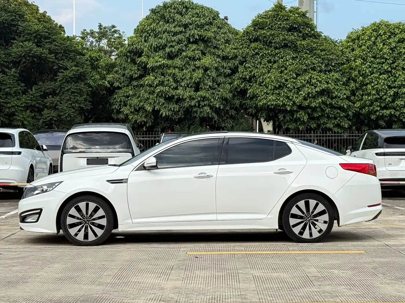 Kia K5 2011 2011 2.0L Automatic DLX