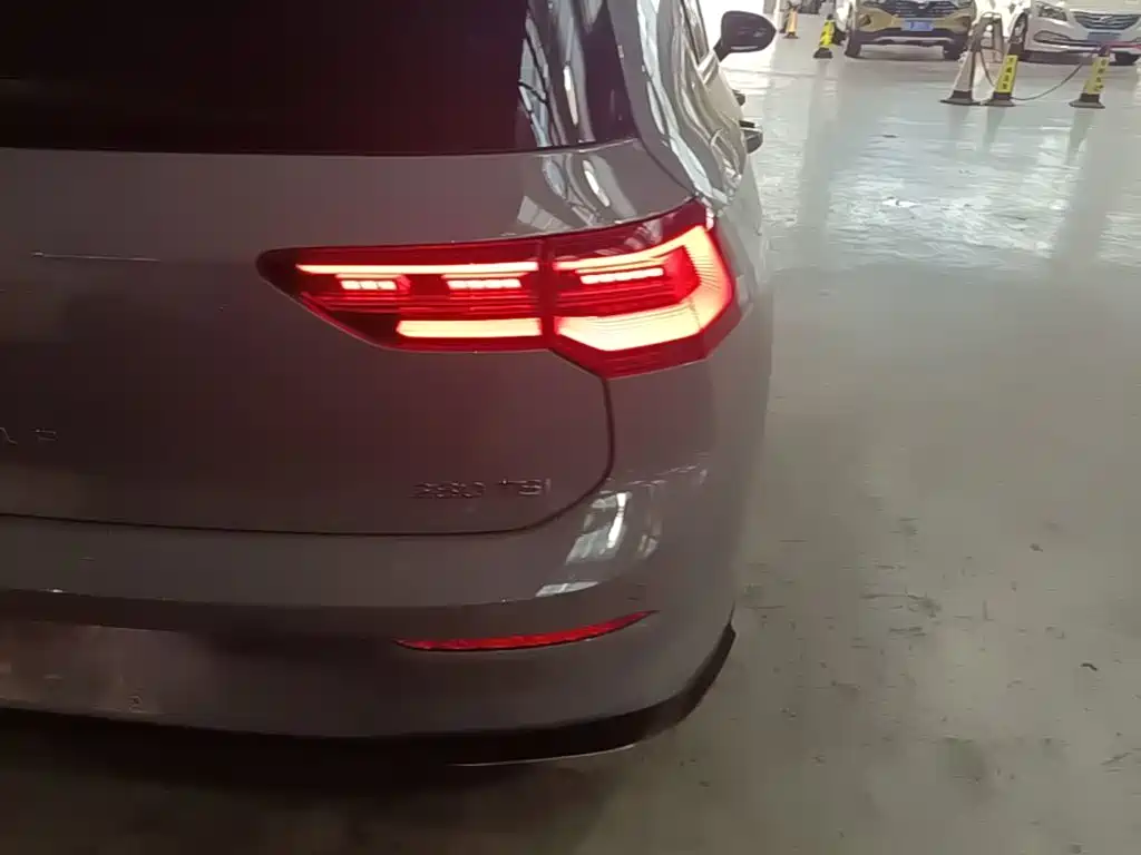 Фото 8 - Volkswagen Golf