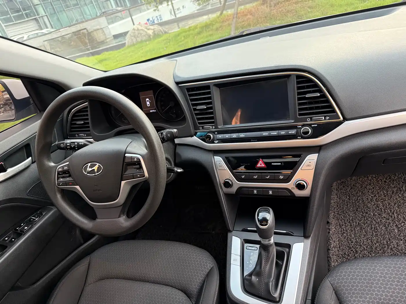 Hyundai Elantra 2016 Model 1.6L Automatic Smart Elite фото 18