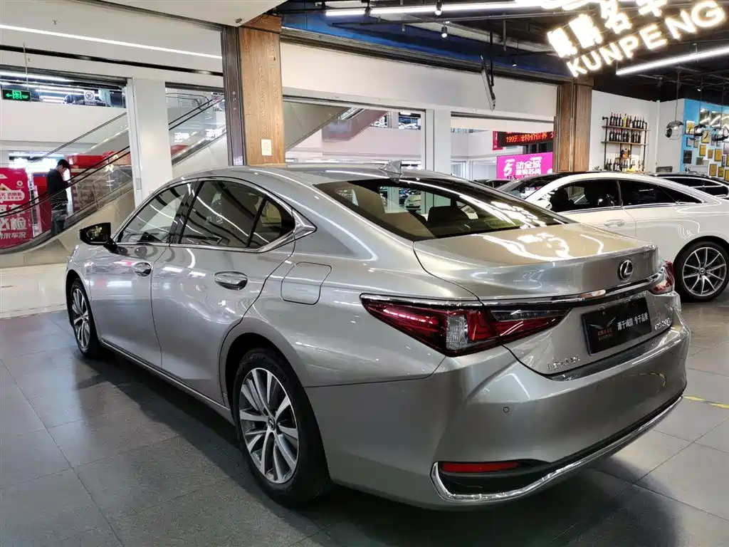 Lexus ES 2018 200 Excellence Edition China V фото 3