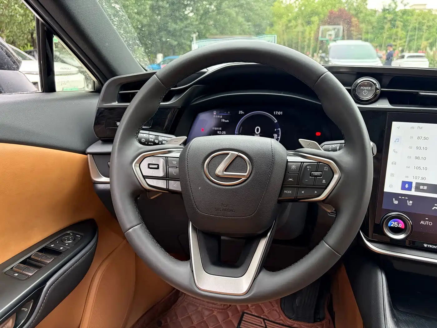 Lexus RZ 2023 450e 4WD Deluxe фото 13