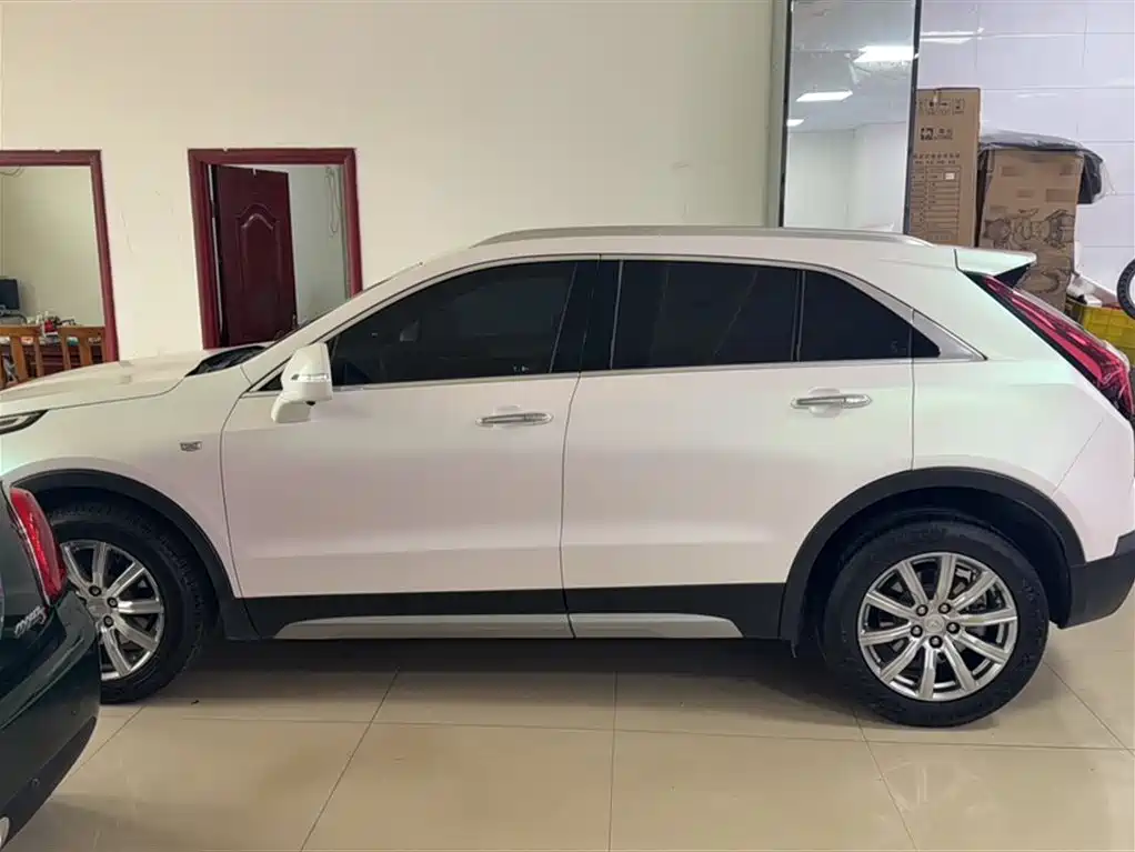 Cadillac XT4 2021 28T FWD Premium Edition фото 5
