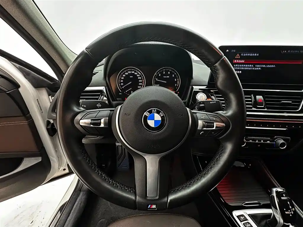 BMW 1 Series 2022 120i M Sport Shadow Edition фото 11