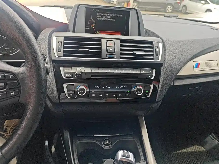 BMW 1 Series (Import) 2016 120i Leading Model фото 13