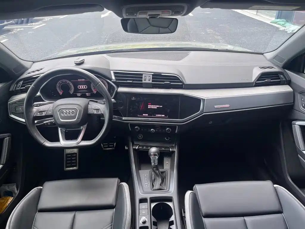 Photo 3 - Audi Q3