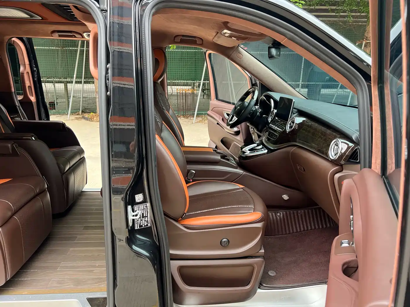 Mercedes-Benz V-Class 2018 V 260 L Premium Long Wheelbase Edition China VI фото 7