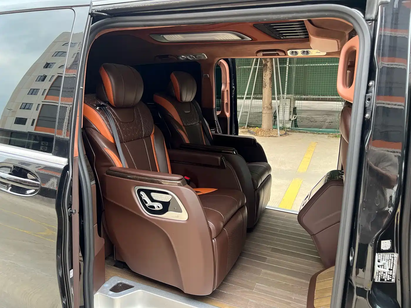Mercedes-Benz V-Class 2018 V 260 L Premium Long Wheelbase Edition China VI фото 8
