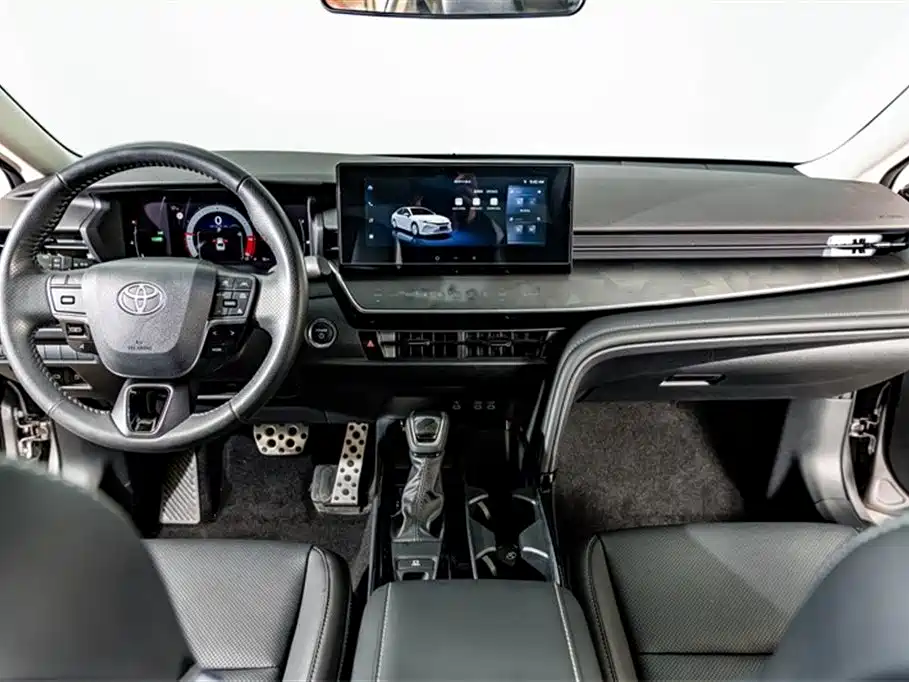 Toyota Camry 2026 Hybrid 2.0HSE Sport Lite Edition фото 13