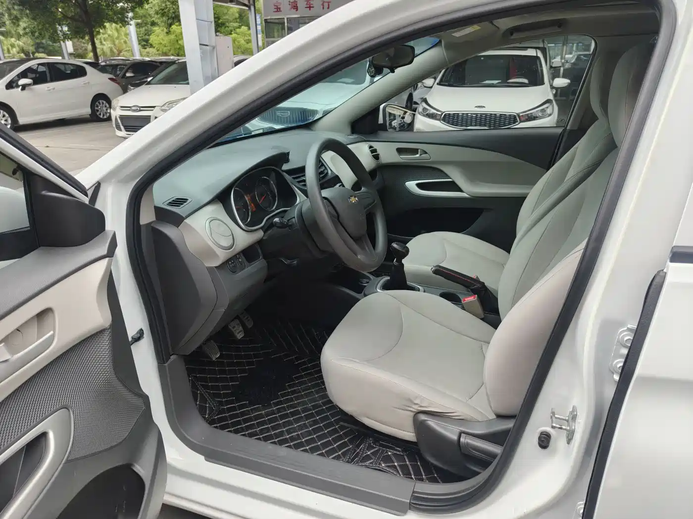 Chevrolet Sail 2015 Sail 3 1.5L Manual Ideal Sunroof Edition фото 7