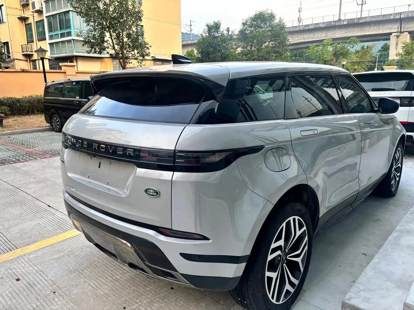 Land Rover Range Rover Evoque 2024 2024 Range Rover Evoque L 249PS Light Master Edition