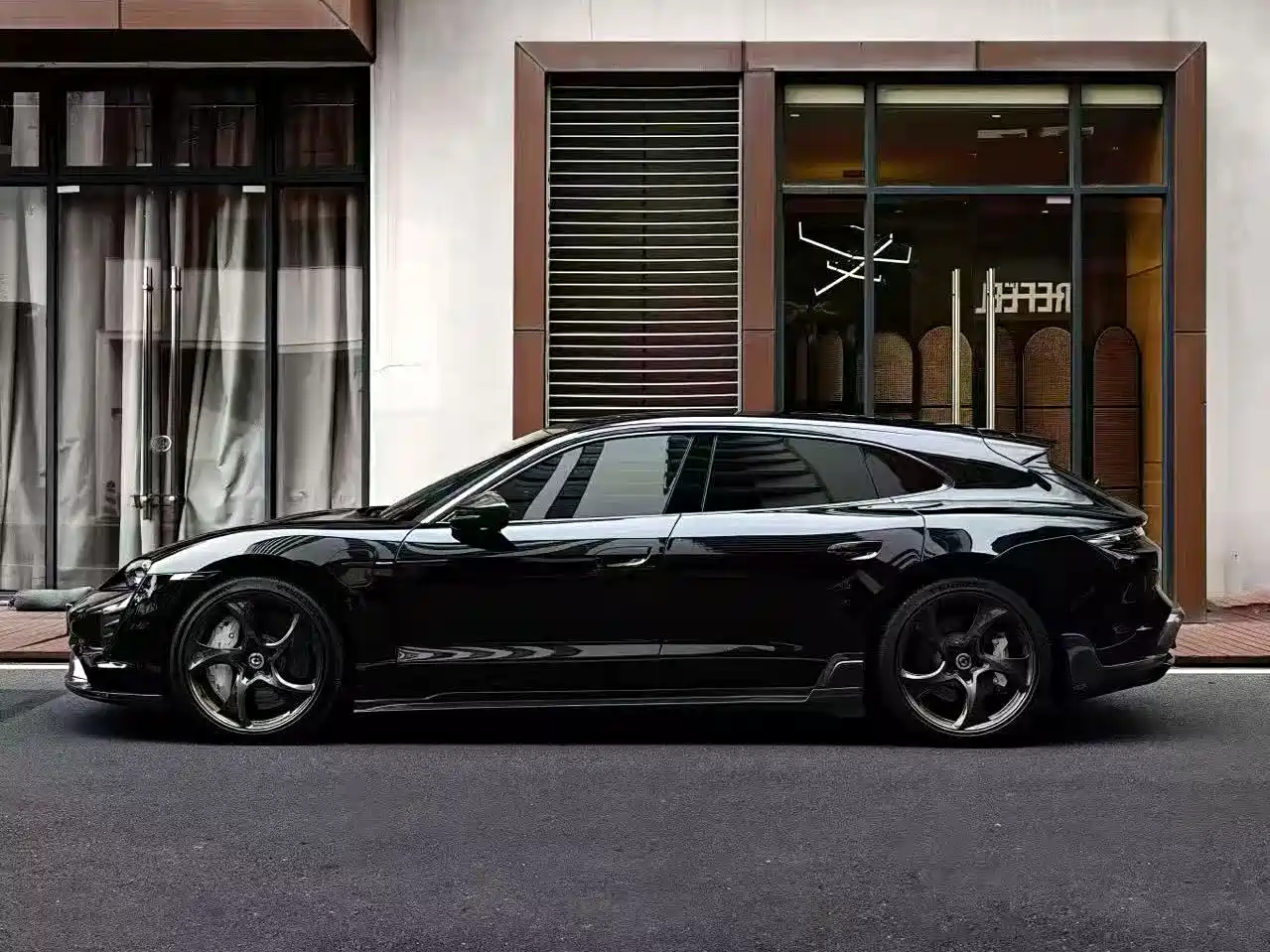 Фото 7 - Porsche Taycan