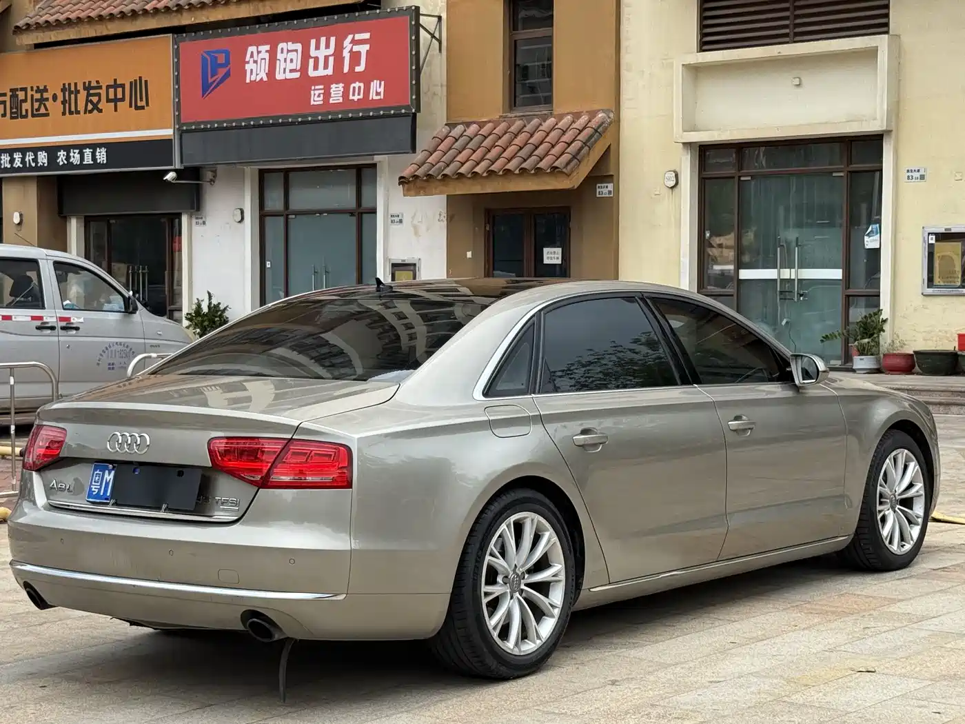 Audi A8 2012 A8L 45 TFSI quattro Comfort фото 7