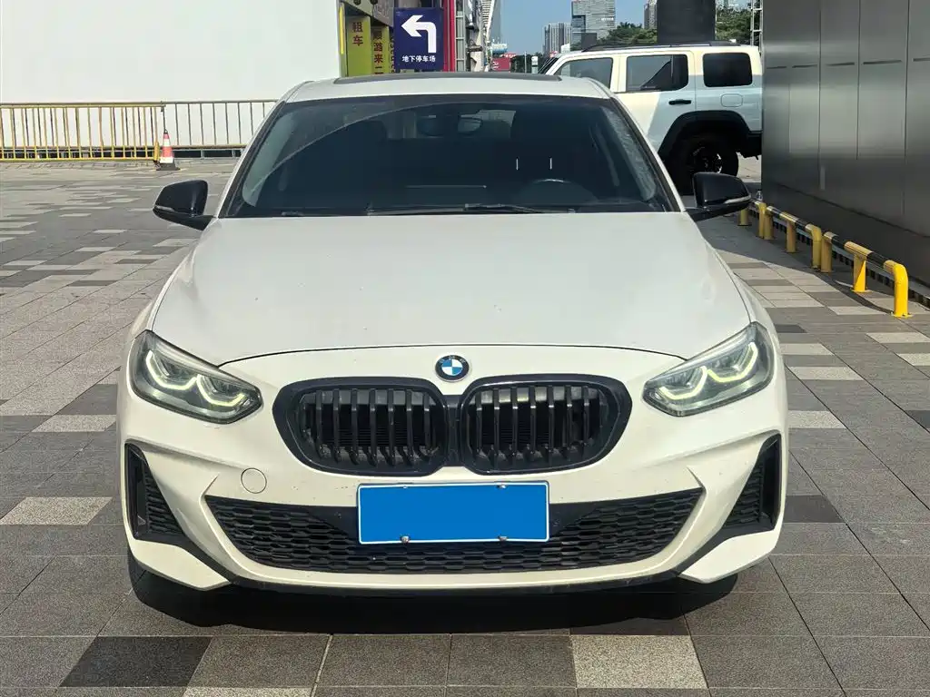 BMW 1 Series 2021 120i M Sport Shadow Edition фото 2