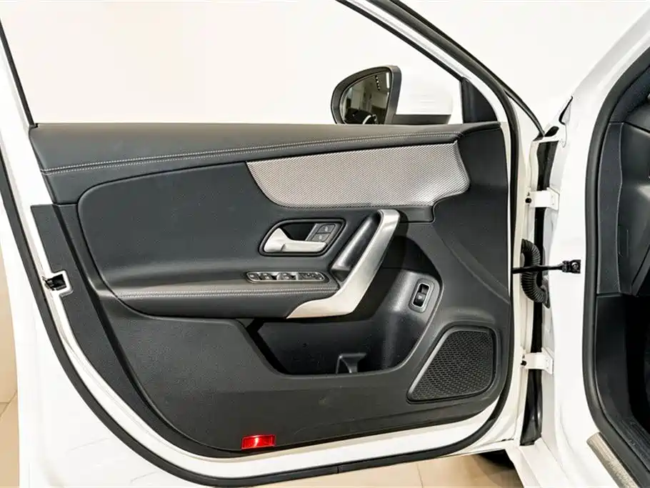 Mercedes-Benz A-Class 2024 Facelift A 180 L фото 17