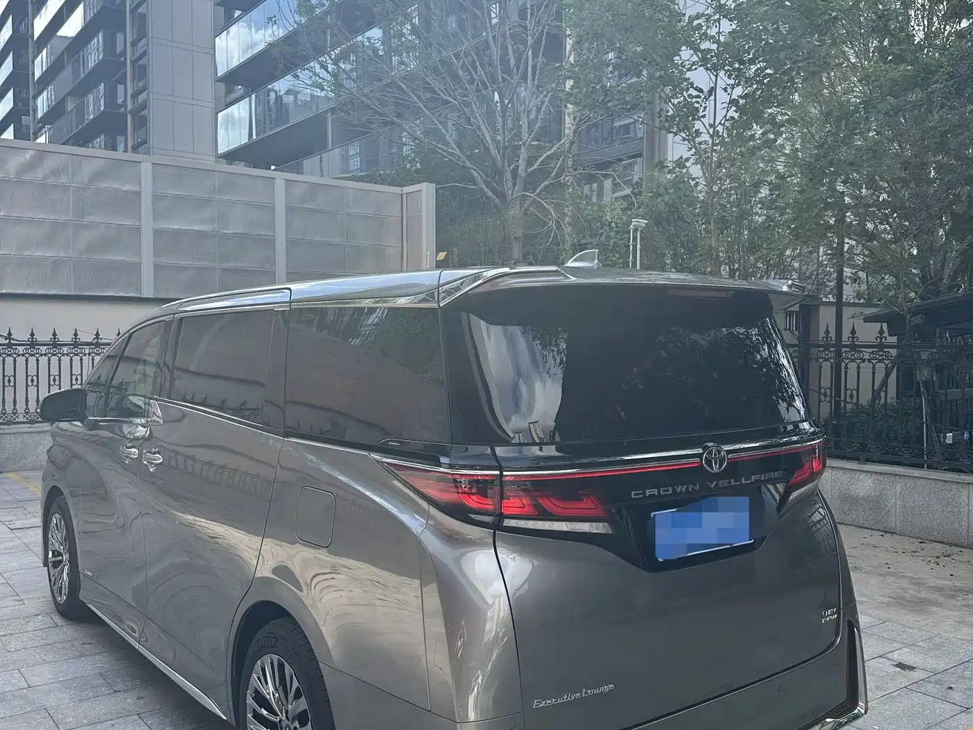 Toyota Vellfire 2024 Crown Hybrid 2.5L Executive Premium Edition фото 13