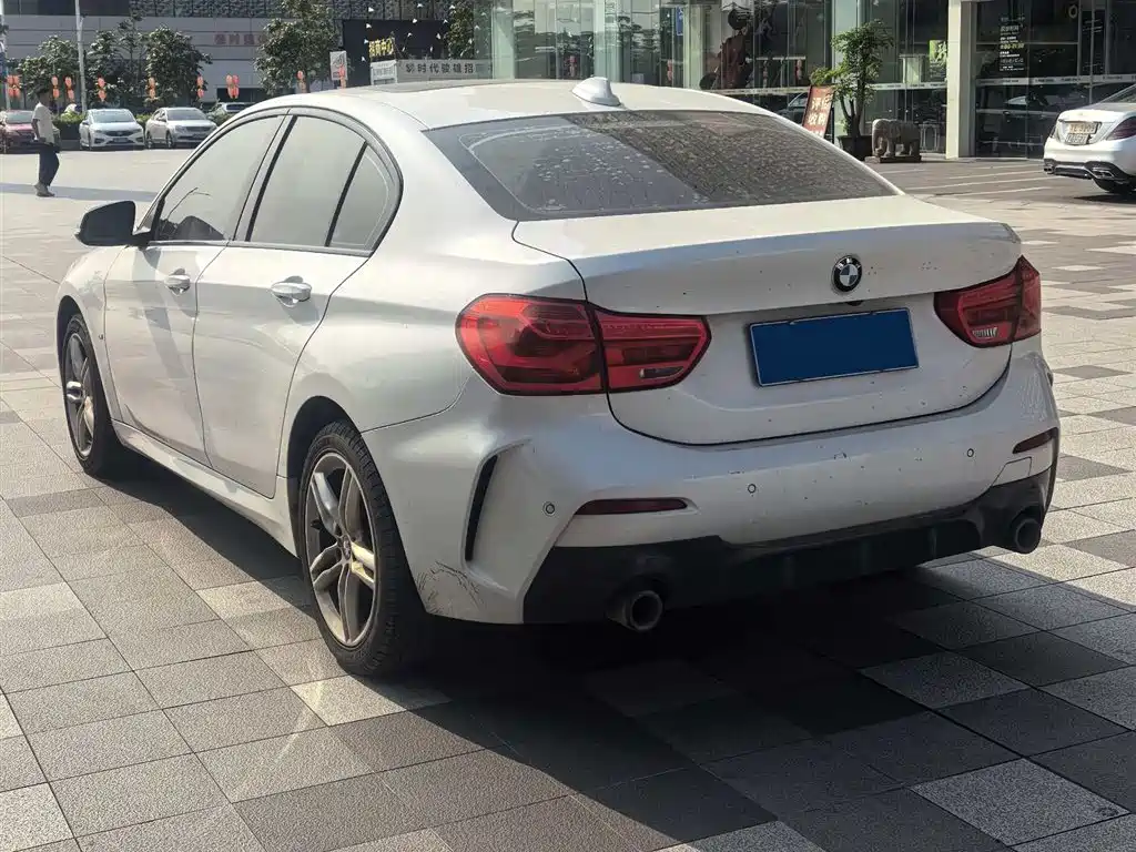 BMW 1 Series 2021 120i M Sport Shadow Edition фото 7