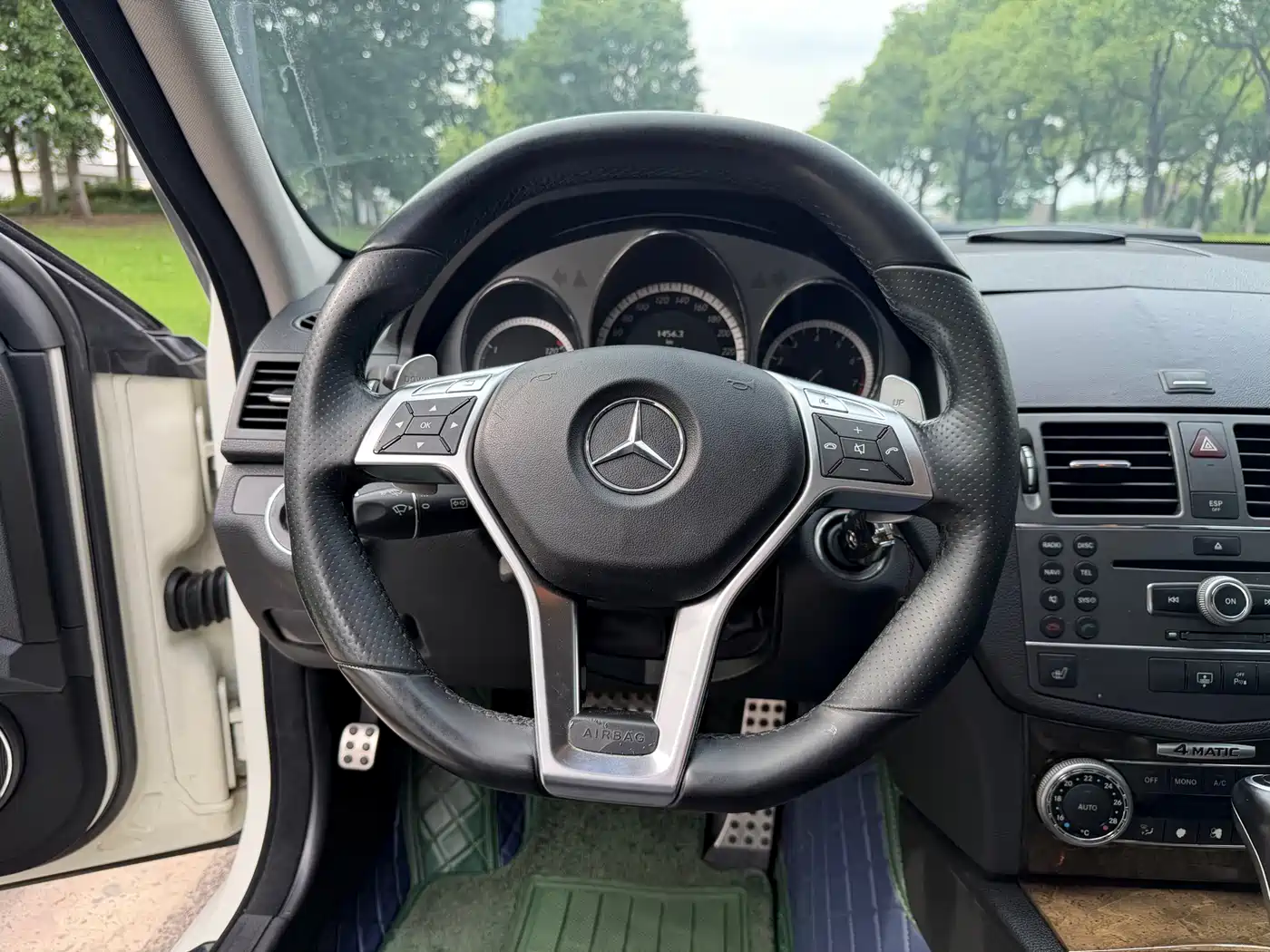 Photo 16 - Mercedes-Benz C-Class