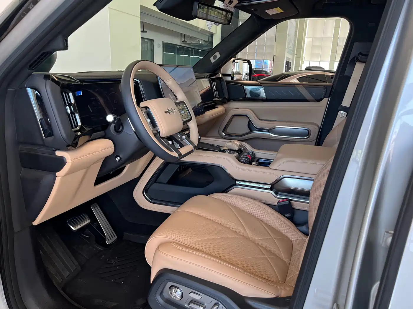 Fang Cheng Bao Leopard 8 2025 2025 Zhiyong Flagship 6-Seater