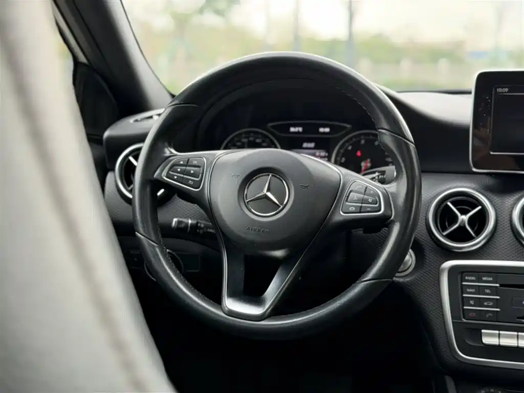 Mercedes-Benz A-Class (Import) 2017 Facelift A 200 Dynamic фото 3
