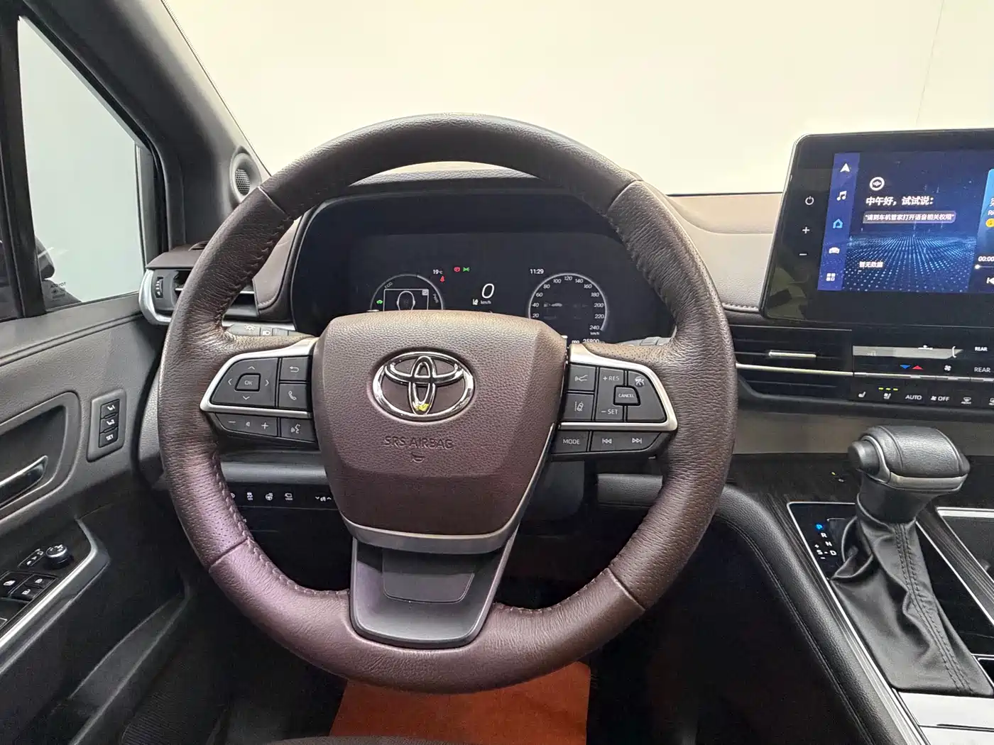 Toyota Granvia 2023 2.5L Hybrid Flagship VIP Edition фото 12