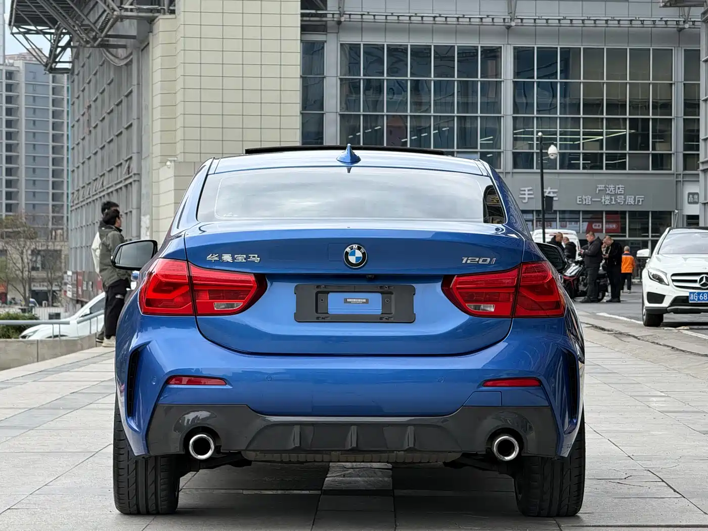 BMW 1 Series 2019 120i Leading M Sport Package фото 12