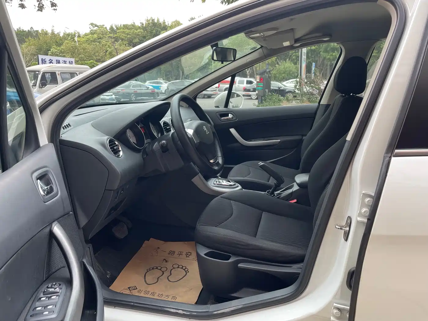 Peugeot 408 2013 2.0L Automatic Comfort Edition фото 6