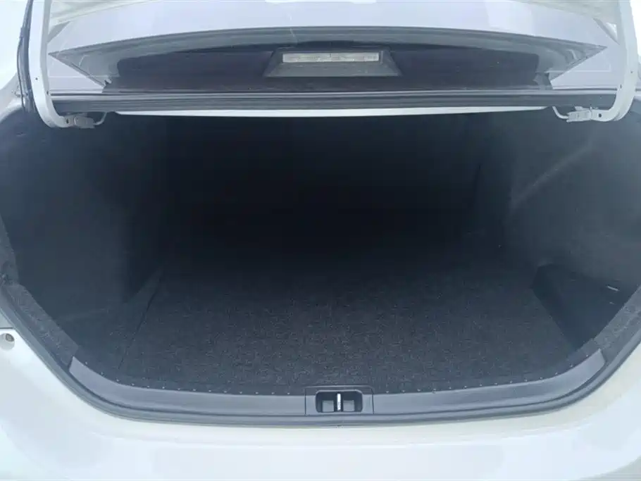 Toyota Levin 2017 Facelift 185T CVT Elite (China V) фото 4