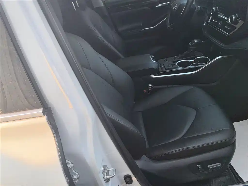 Toyota Highlander 2022 Model Dual Engine 2.5L 4WD Premium Edition 7-Seater фото 21