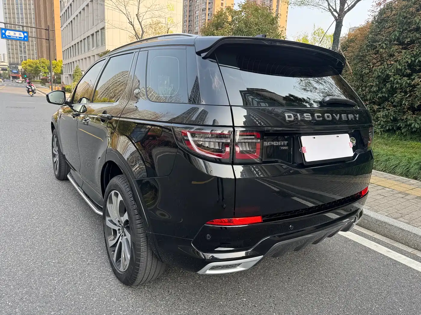 Land Rover Discovery Sport 2022 Model 249PS R-Dynamic S Performance Edition 5-Seater фото 6