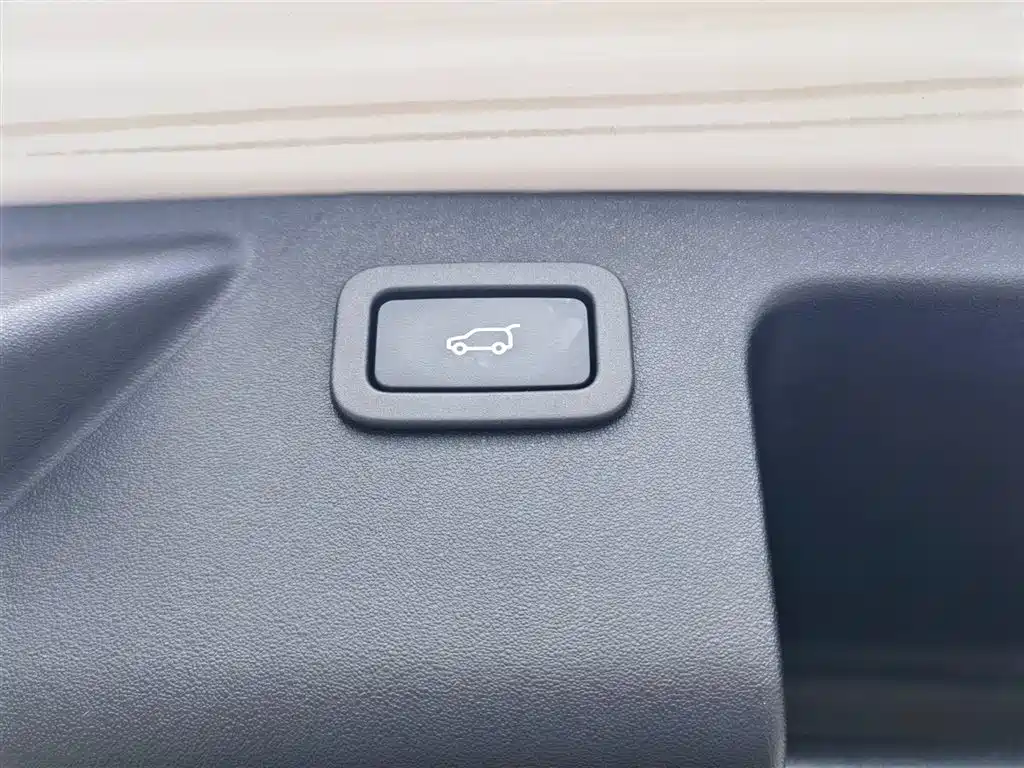 Land Rover Discovery Sport 2019 240PS SE Dynamic Edition China VI фото 25