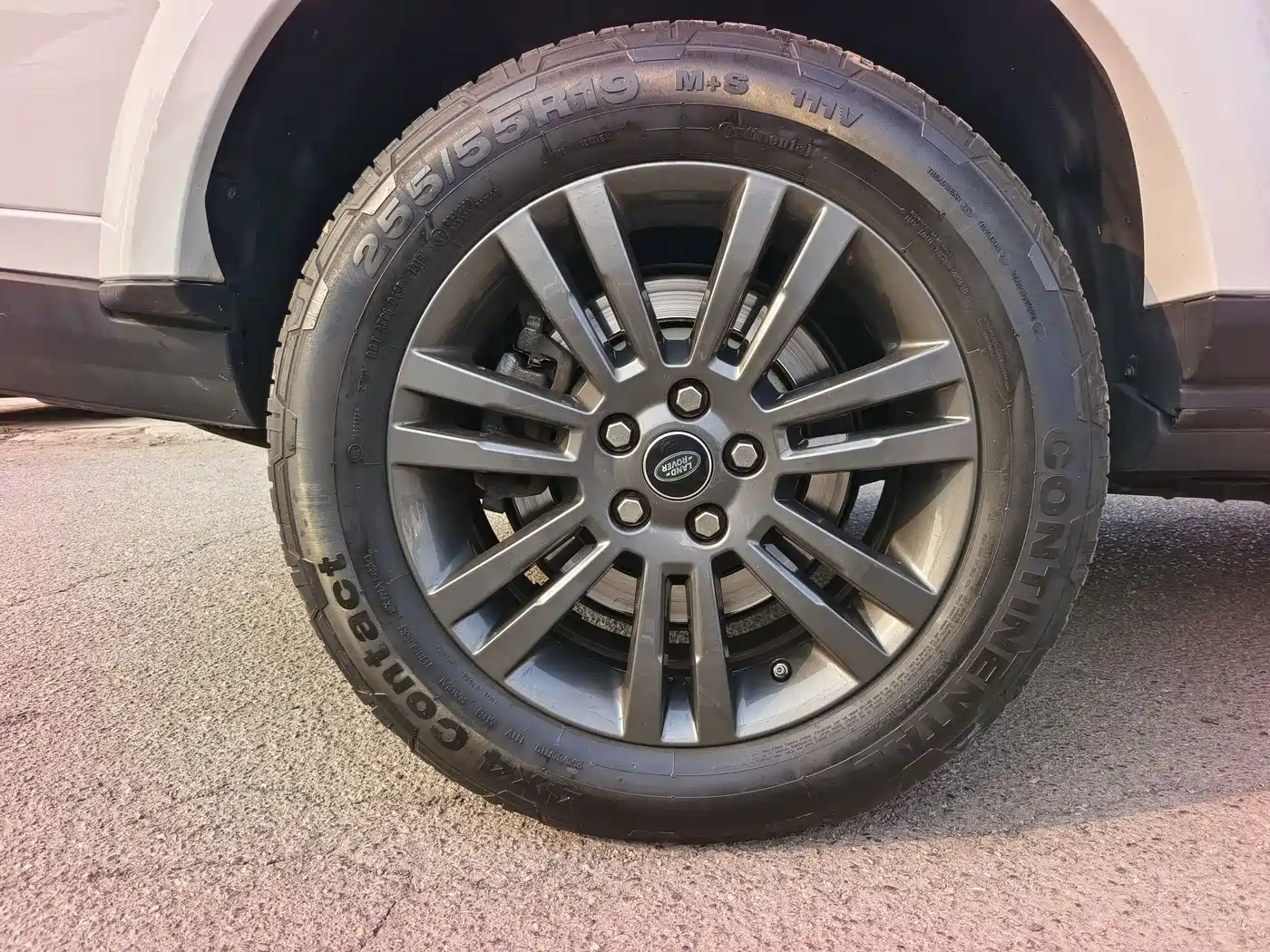 Land Rover Discovery 2015 3.0 SC V6 SE фото 17