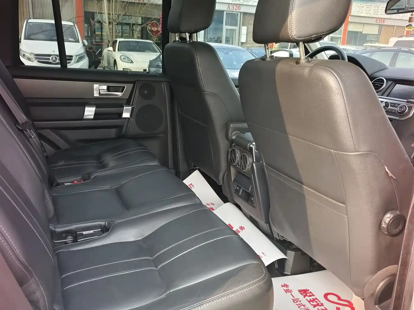 Land Rover Discovery 2015 3.0 SC V6 SE фото 8