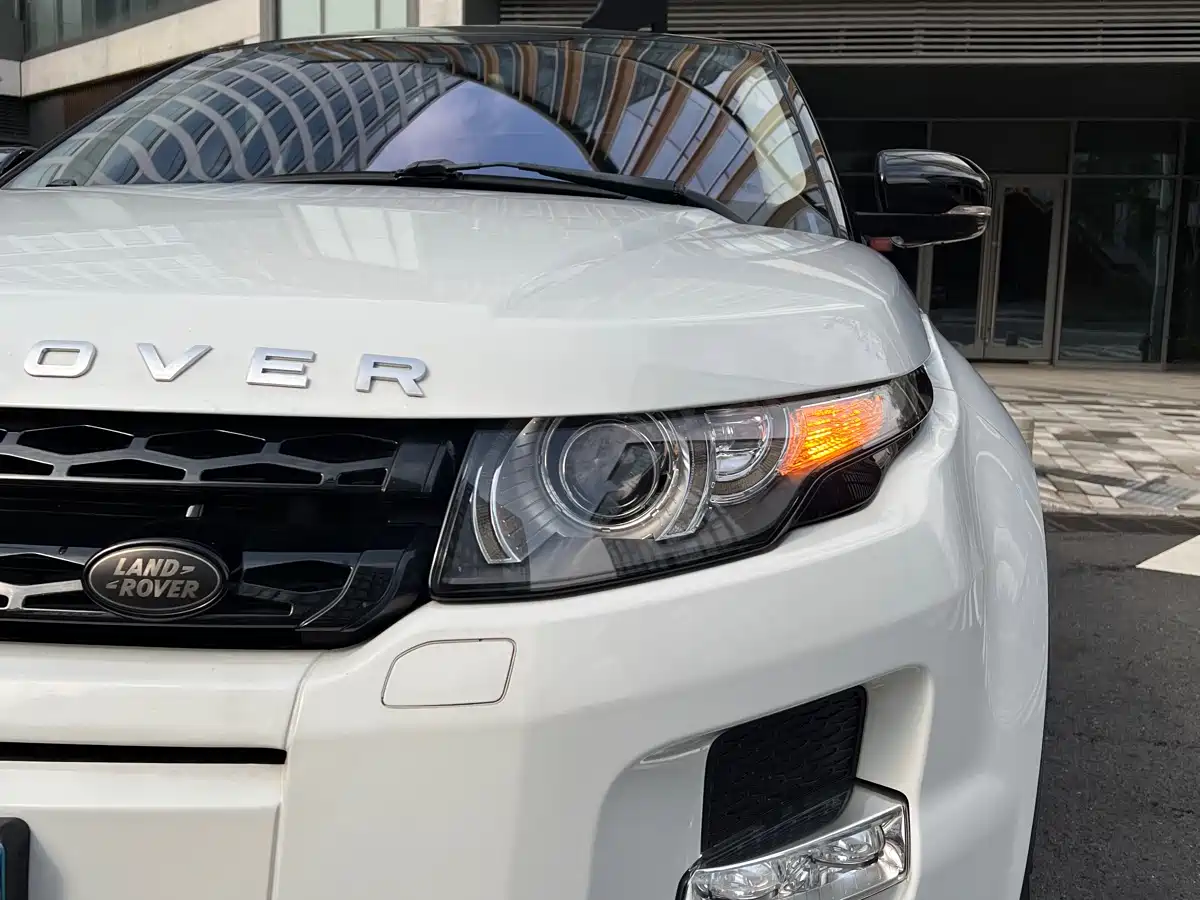 Land Rover Range Rover Evoque (Import) 2013 2.0T 5-Door Spark Limited Edition фото 16