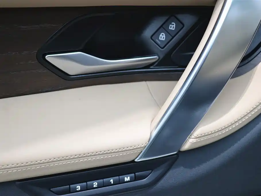 LAND ROVER DISCOVER SPORTS