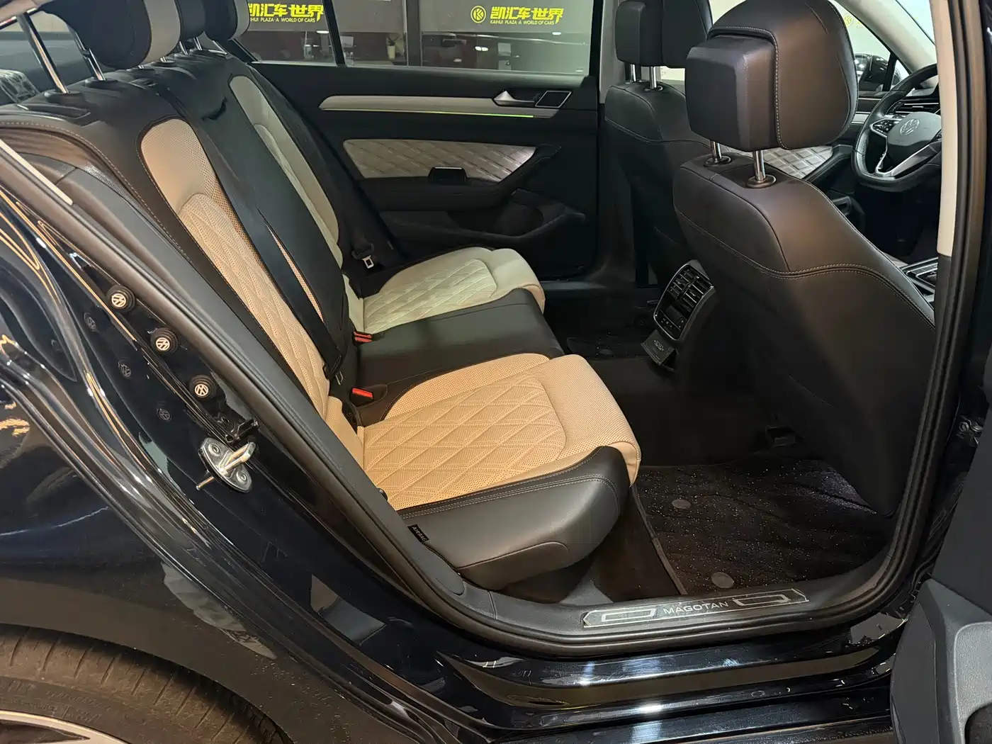 Volkswagen Magotan 2023 Model 2 Million Commemorative Edition 330TSI DSG Luxury фото 10