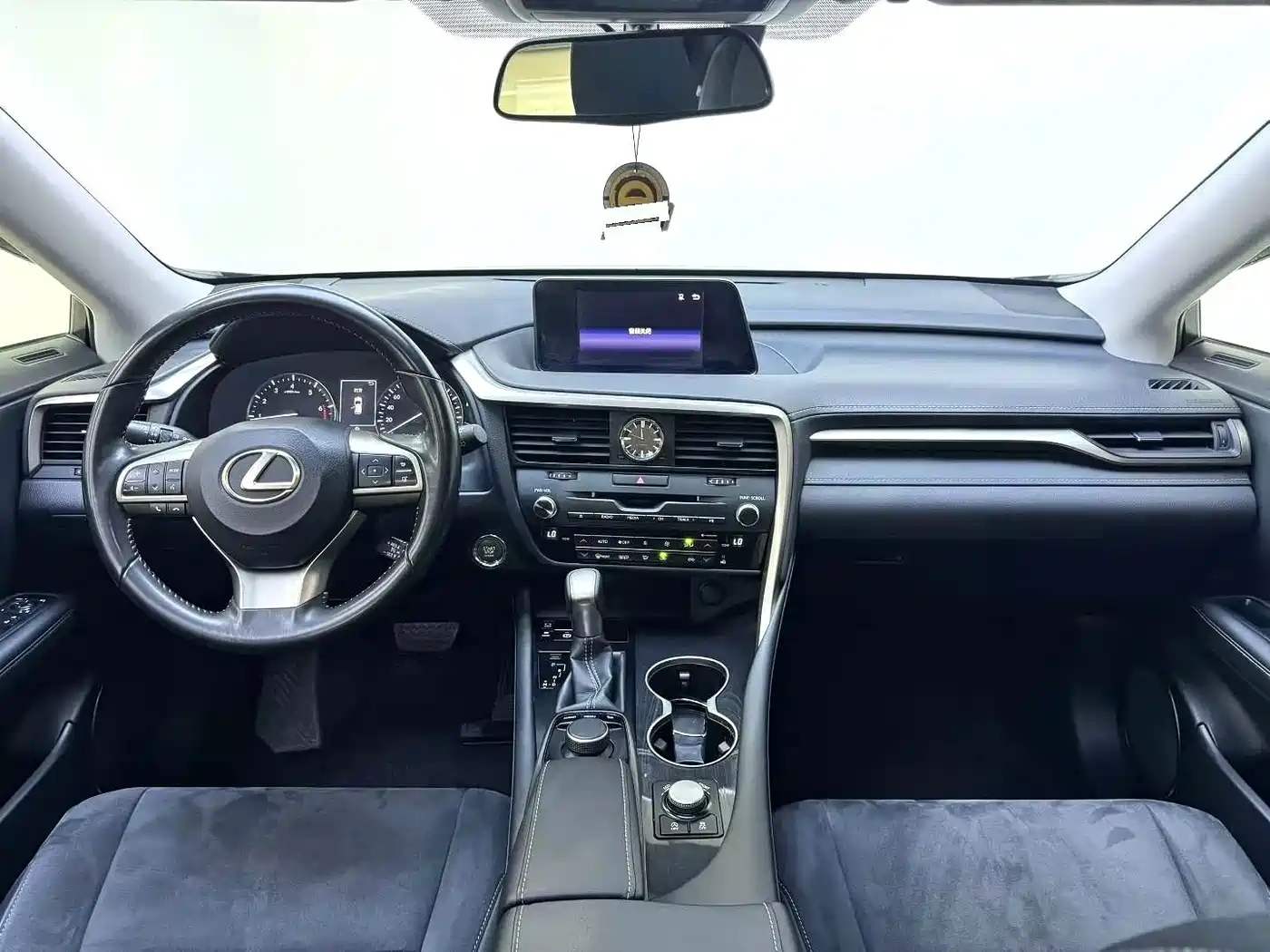 Фото 6 - Lexus RX