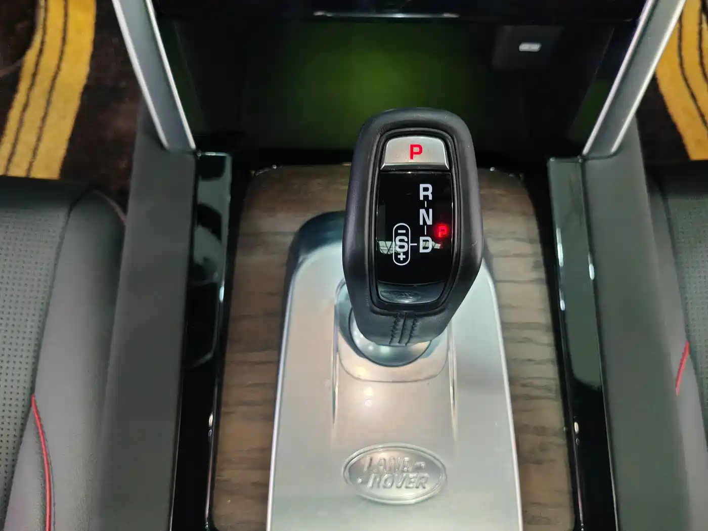 LAND ROVER DISCOVER SPORTS