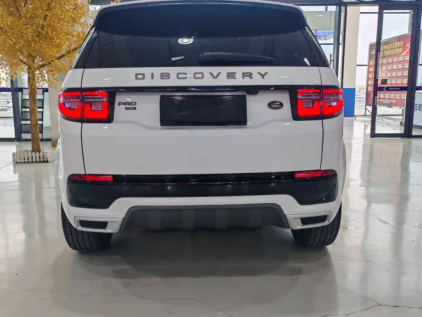Land Rover Discovery Sport 2023 249PS R-Dynamic S Performance Version фото 22
