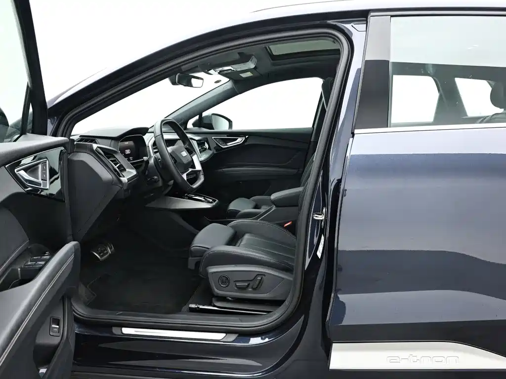 Photo 10 - Audi Q4 e-tron