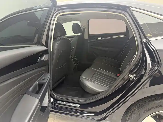 Photo 9 - Volkswagen Passat