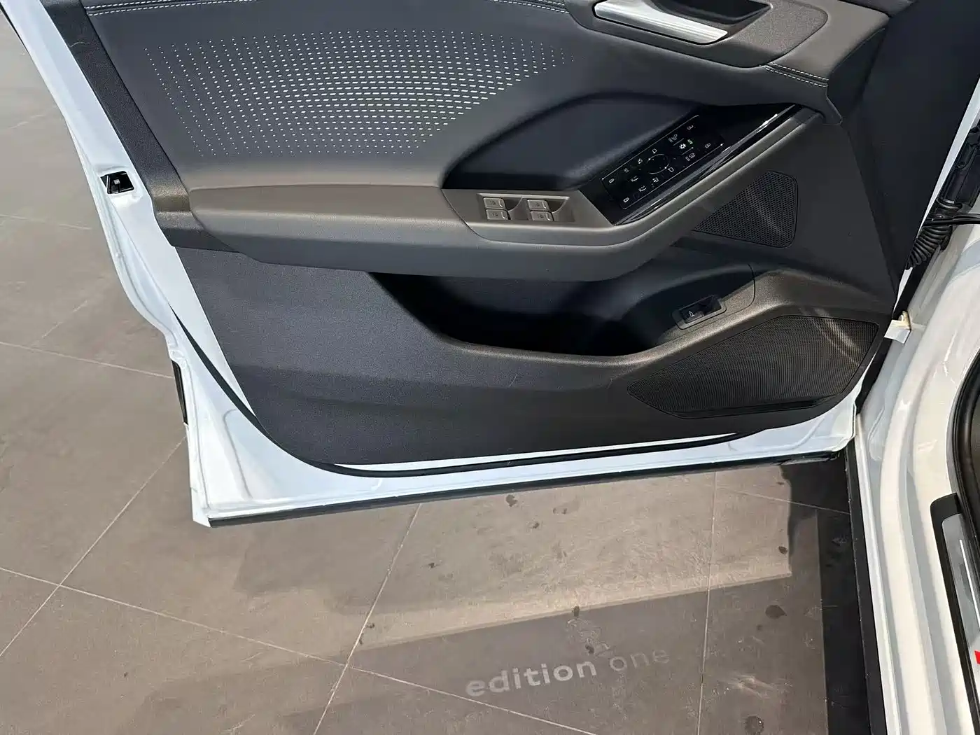 Audi Q6L e-tron 2025 Model Pioneer Edition фото 10