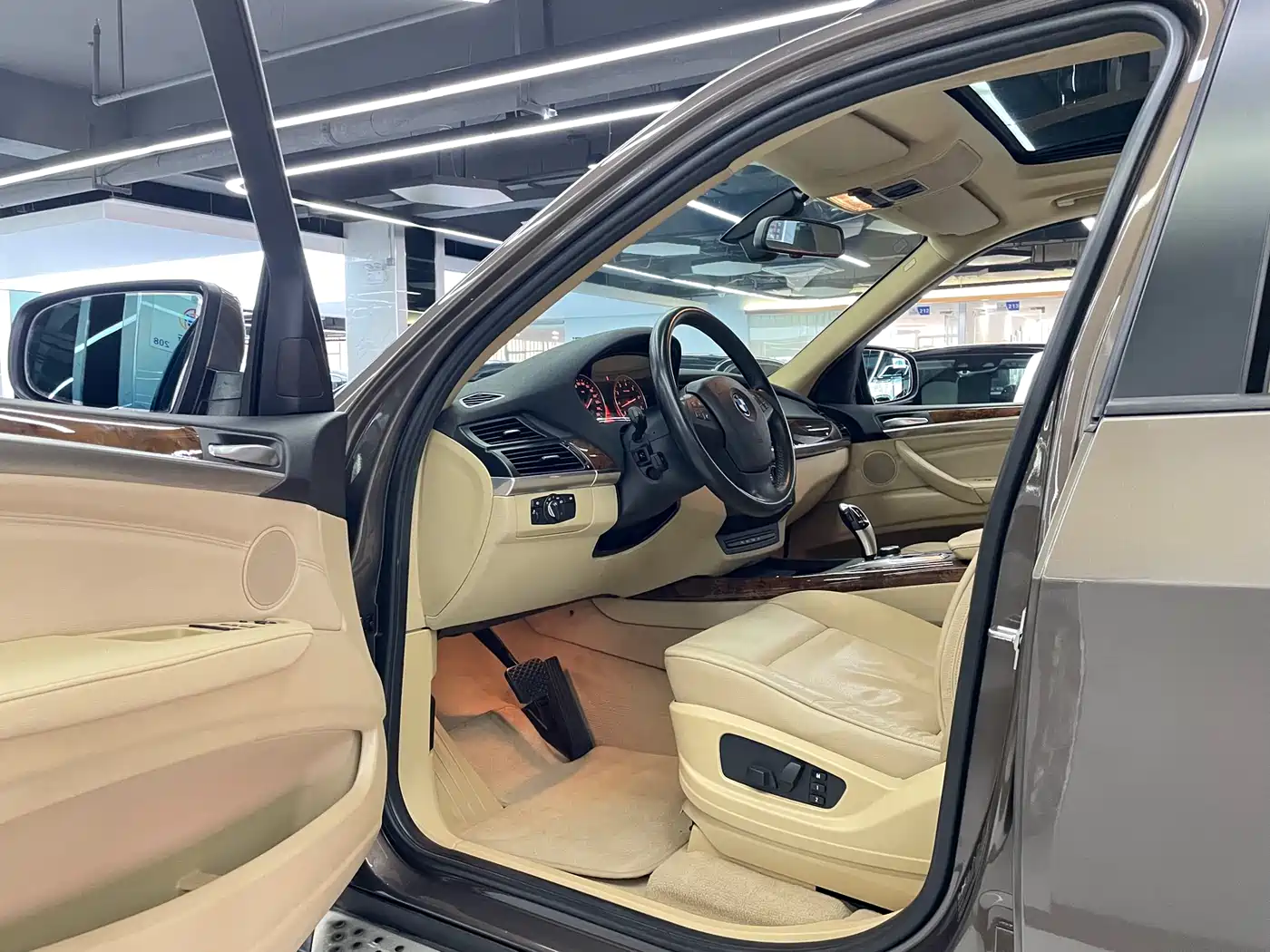 BMW X5 (Import) 2011 xDrive35i Leading Edition фото 6