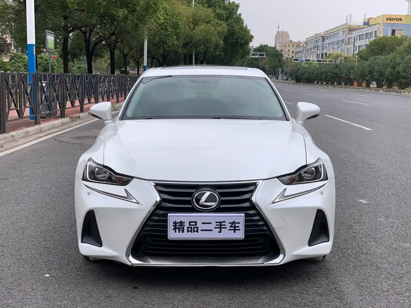 Lexus IS 2017 300 Fashion Edition фото 2