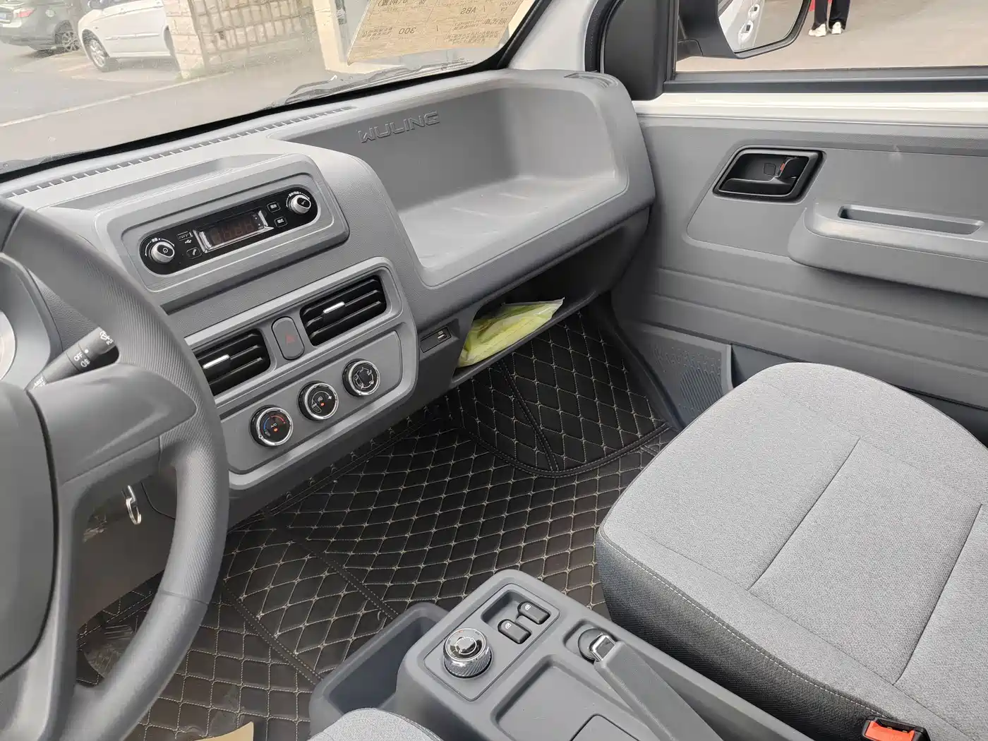 Wuling Motors Wuling Yangguang 2026 2024 300km Practical Enclosed Window Version 60kW