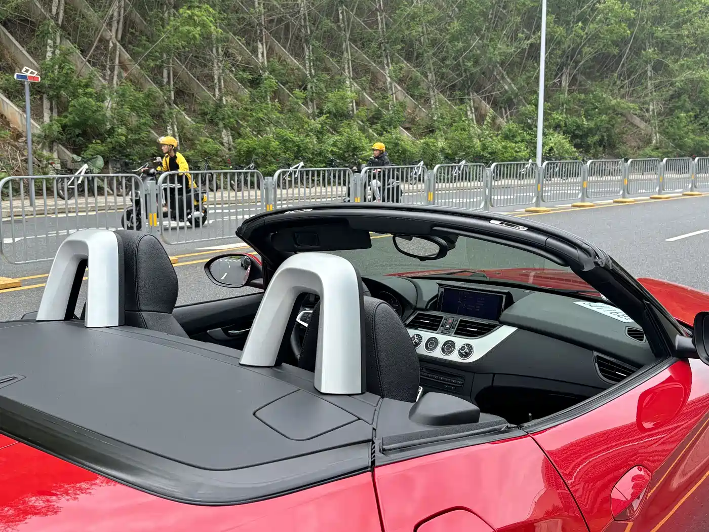 BMW Z4 2013 sDrive20i Leading фото 11